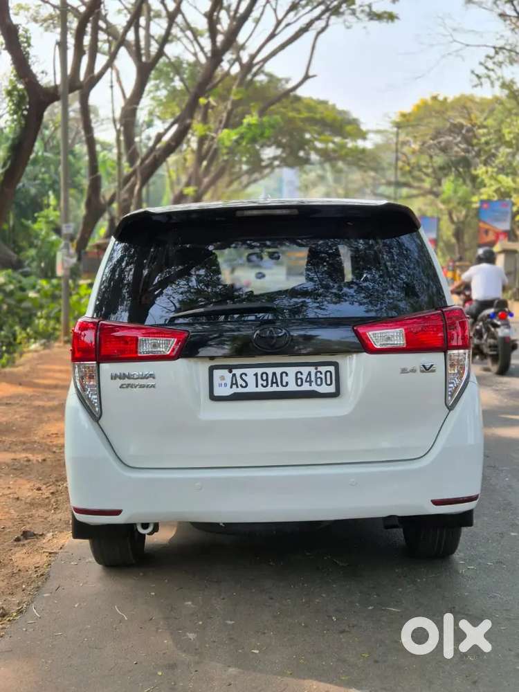 Toyota Innova Crysta 2017. V