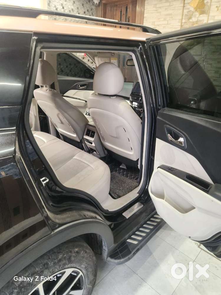Mahindra Xuv400 El Pro 2024(1st Owner And Company Service Record)