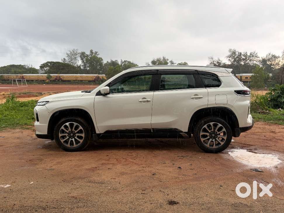Maruti Suzuki Grand Vitara 1.5 Alpha Plus Intelligent Hybrid Ecvt, 2..