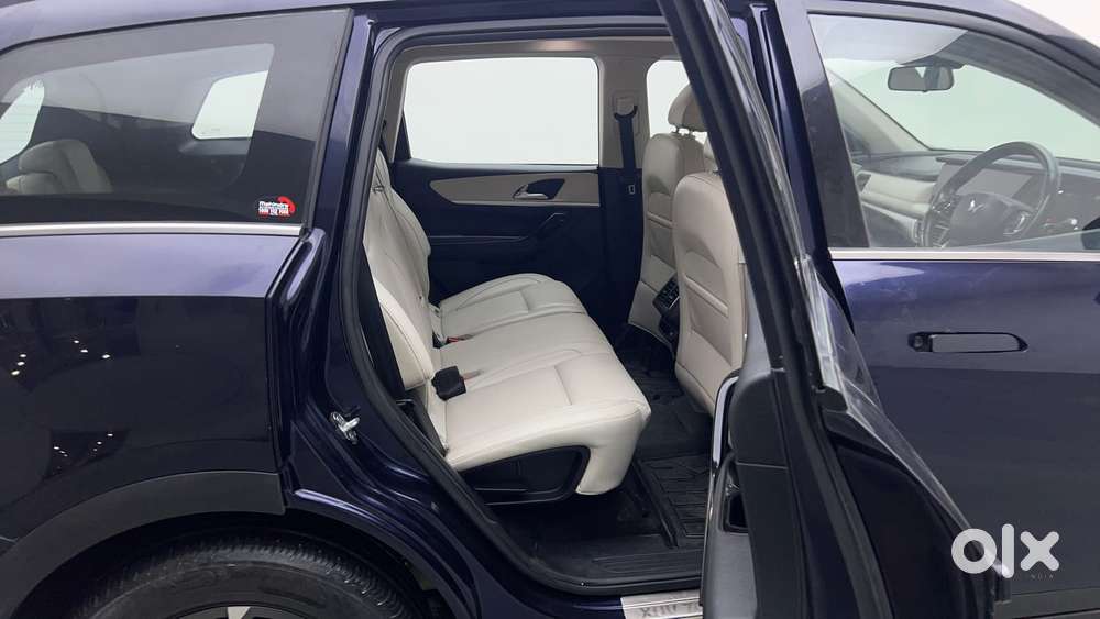Mahindra Xuv700 2.0 Ax 7 Petrol At Luxury Pack Str, 2024, Petrol