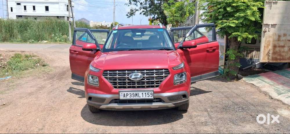 Hyundai Venue 2022 Petrol 60000 Km Driven