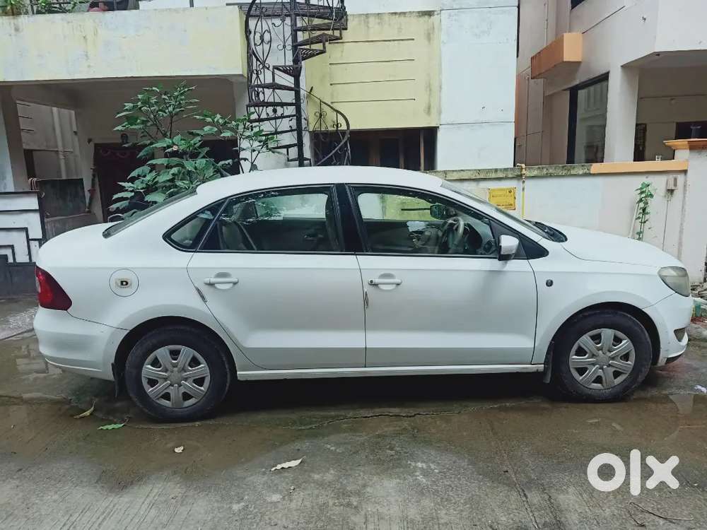 Skoda Rapid Ambition 1.6 Tdi 2012