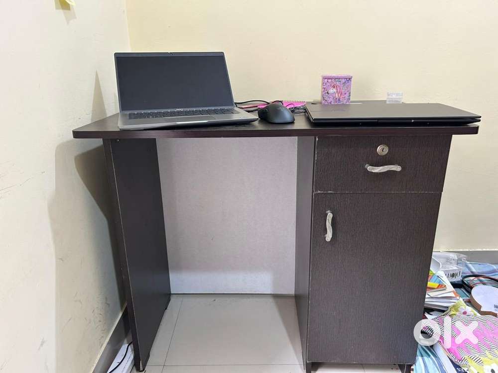 Study table in good condition Other Household Items 1754468052