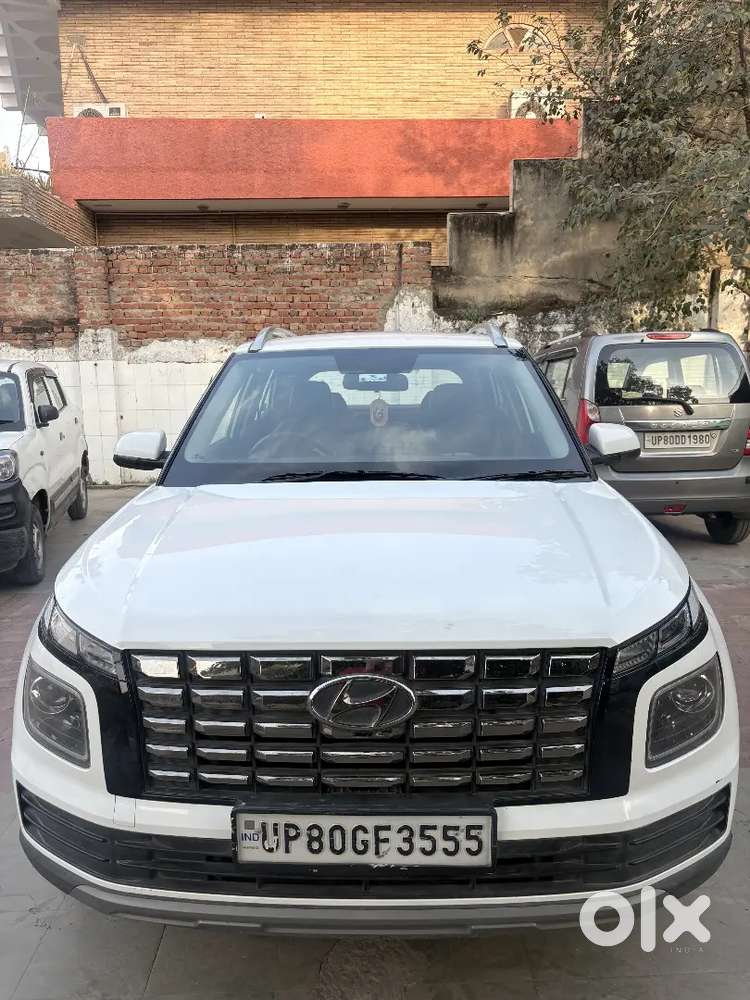 Hyundai Venue 2022 Petrol 22000 Km Driven