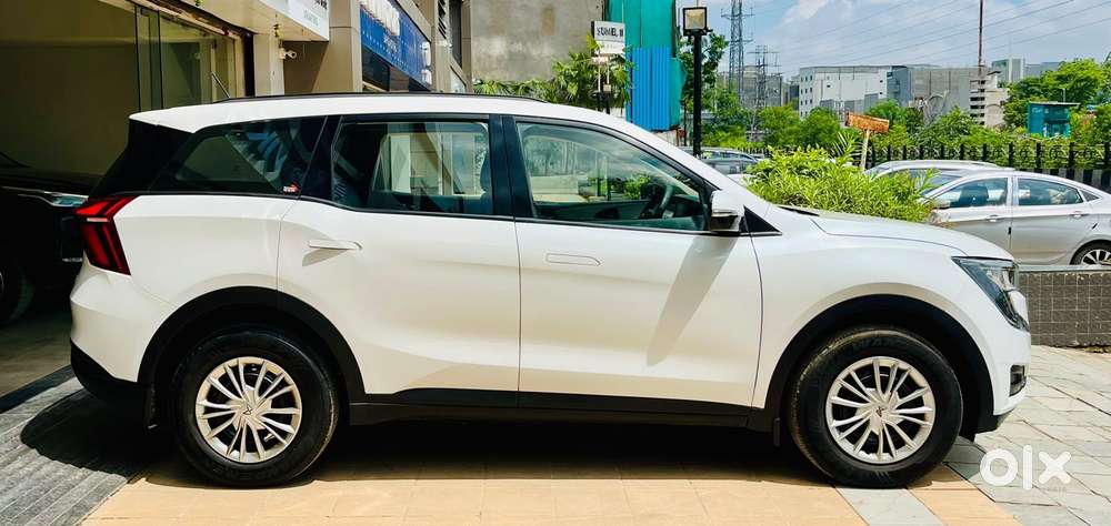 Mahindra Xuv700 Mx Petrol Mt 5 Str (e), 2022, Petrol