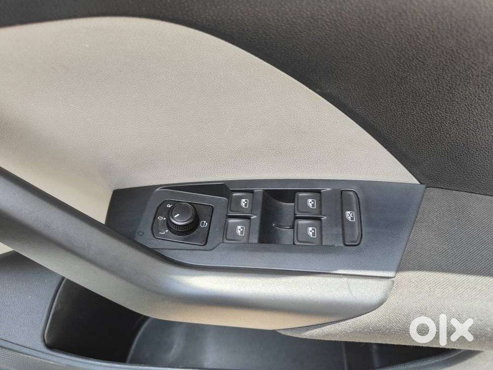 Volkswagen Taigun 1.0 Tsi Highline At, 2022, Petrol