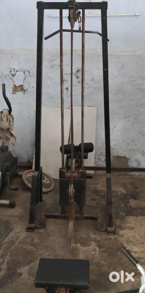 Lats pull down machine