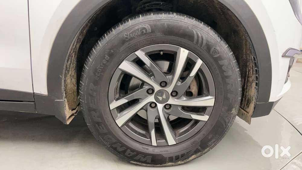 Mahindra Xuv700 2.2 Ax 5 Diesel At 7 Str, 2023, Diesel