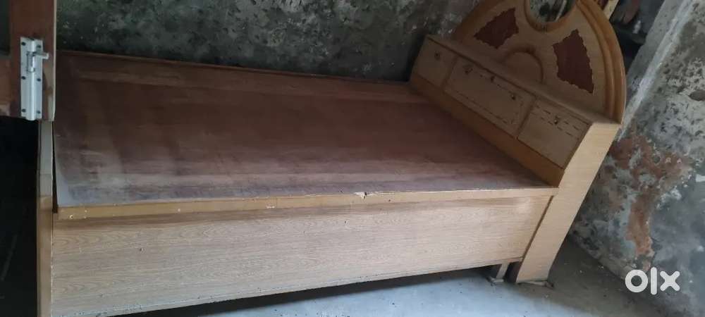 single bed with box