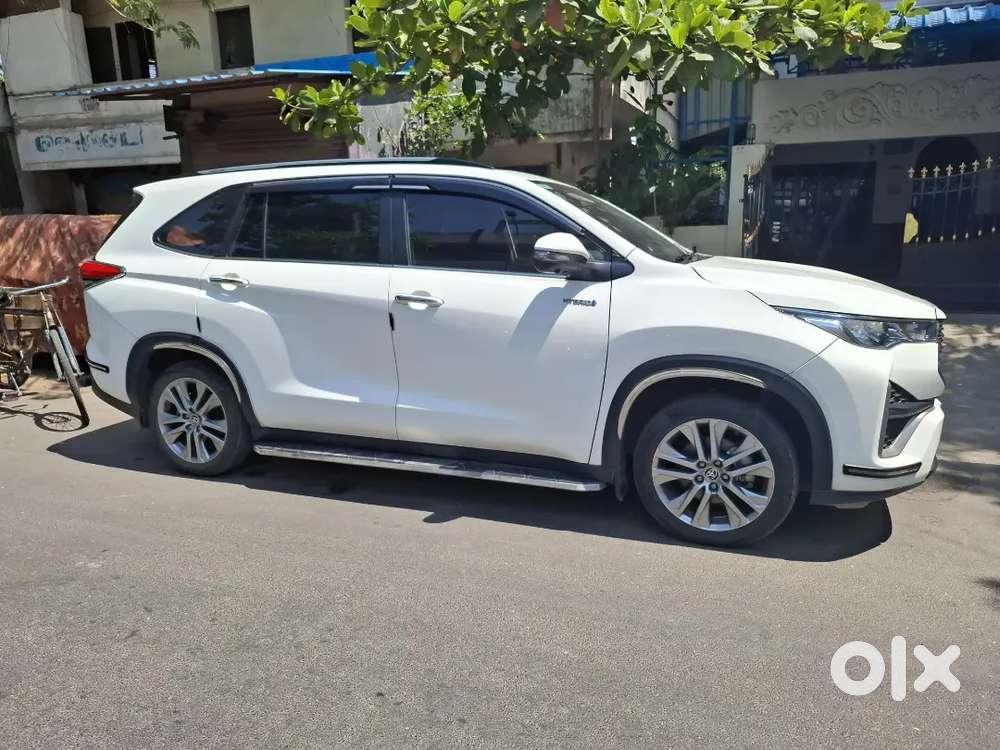 Toyota Innova Hycross 2023 Petrol 35000 Km Driven