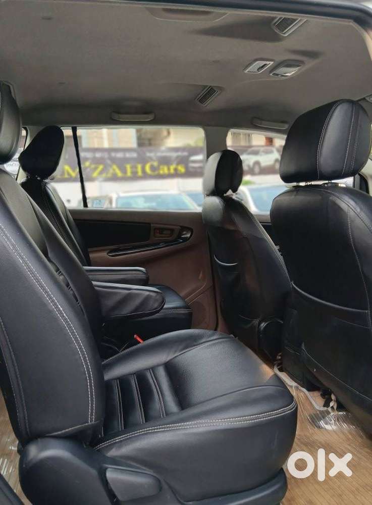 Toyota Innova 2.5 G (diesel) 7 Seater Bs Iv, 2015, Diesel