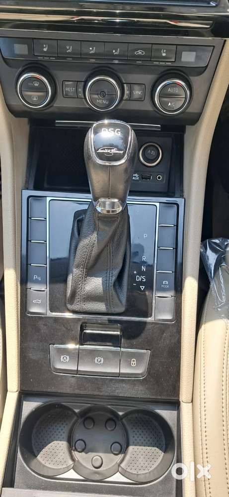 Skoda Superb Lk 1.8 Tsi At, 2017, Petrol