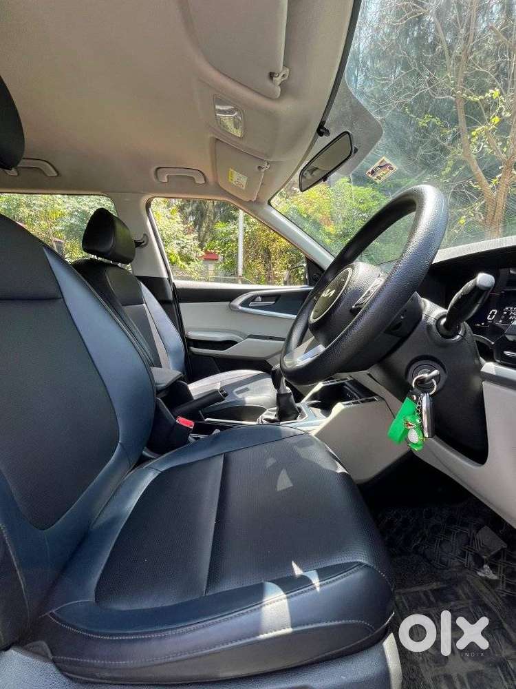 Kia Carens, 2022, Petrol