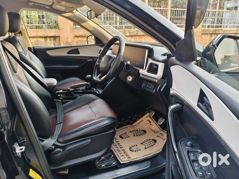 Mahindra Xuv700 2.0 Ax 5 Petrol Mt Str, 2024, Petrol