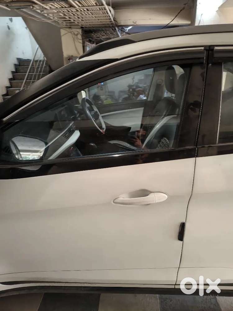 Tata Nexon 2025 Petrol Well Maintained