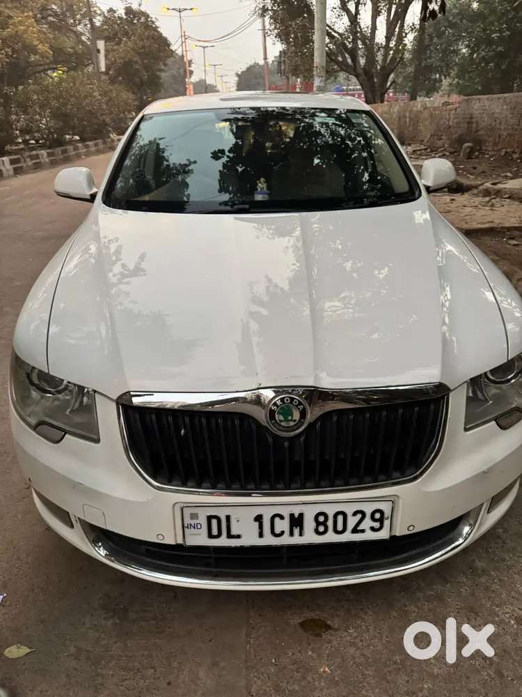 Skoda Superb Petrol White Well Maintained