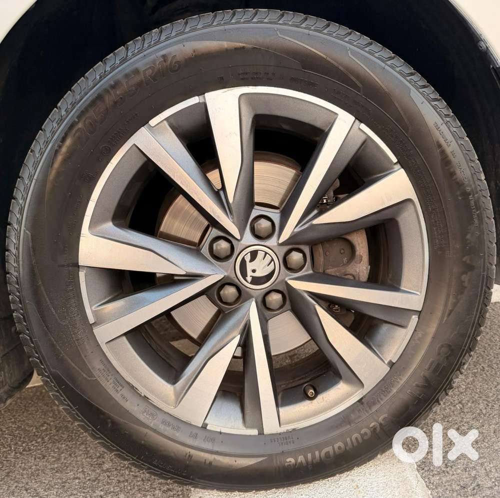 Skoda Slavia Style 1.0l Tsi At, 2023, Petrol