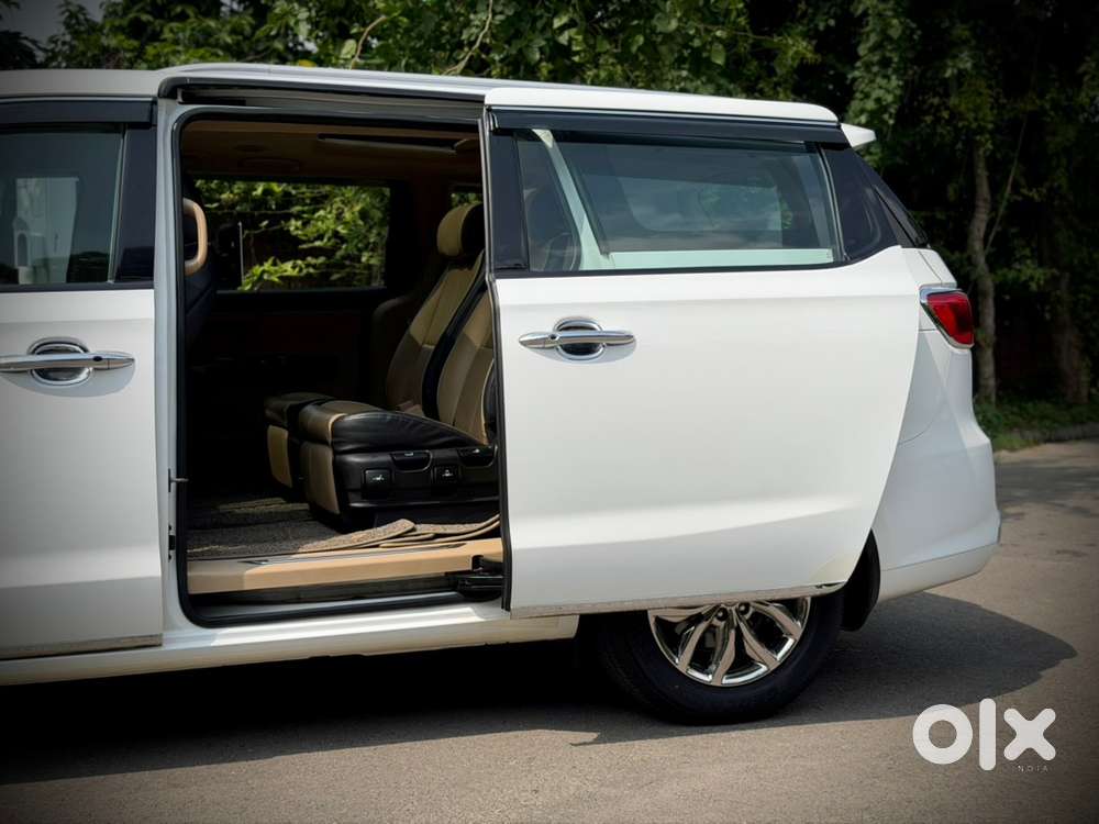 Kia Carnival Limousine