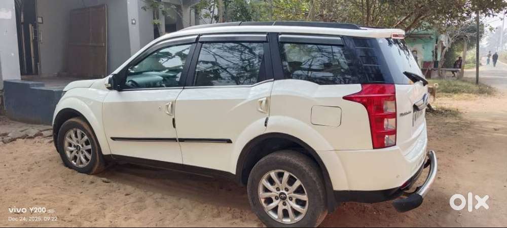 Xuv 500 W10 Sunroof
