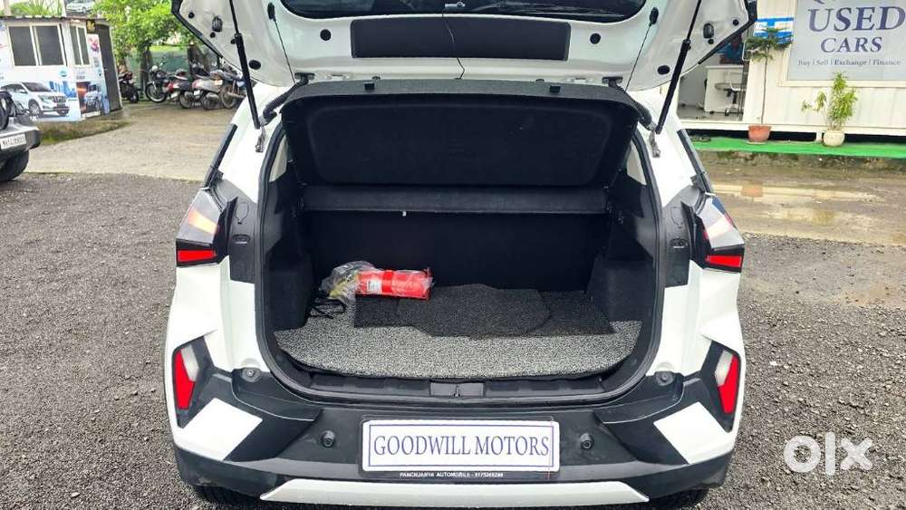 Tata Nexon Creative Plus 1.2 Revotron Petrol 6 Mt, 2025, Cng & Hybri..