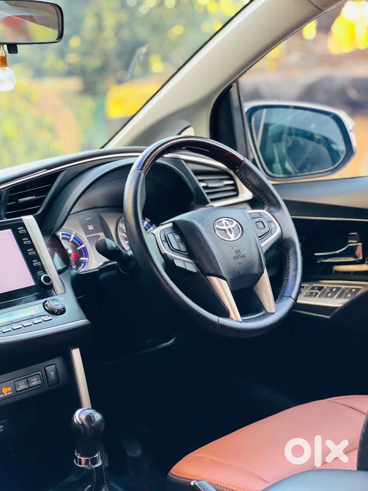 Toyota Innova Crysta [2020-ongoing] 2.4 Vx 8 Str, 2023, Diesel