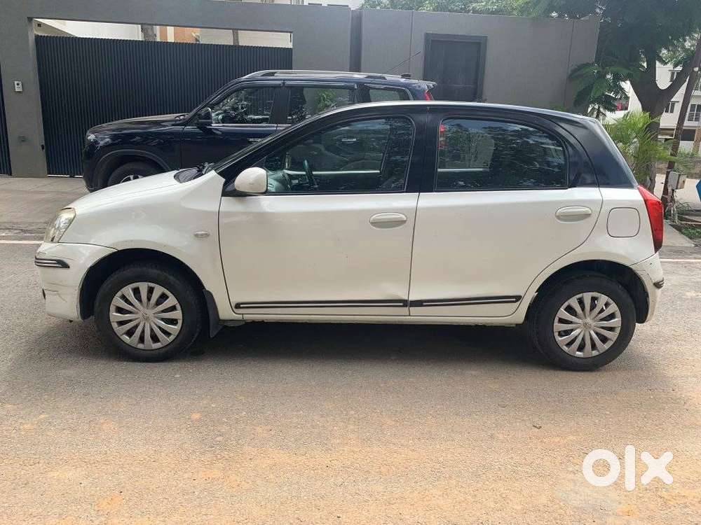 Toyota Etios Liva G, 2011, Petrol