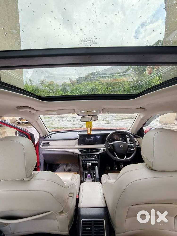 Mahindra Xuv700 2.0 Ax 7 Petrol Mt Str, 2022, Petrol