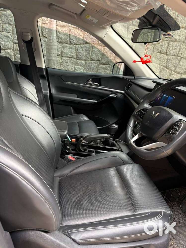 Mahindra Xuv700 2.2 Ax 7 Diesel Mt Str, 2025, Diesel