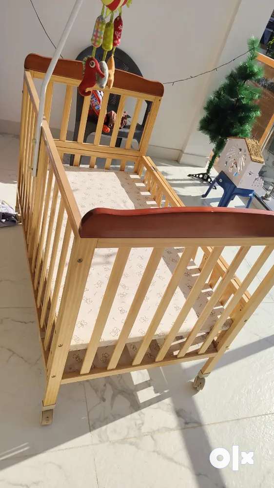 Babyhug hamilton outlet wooden cot