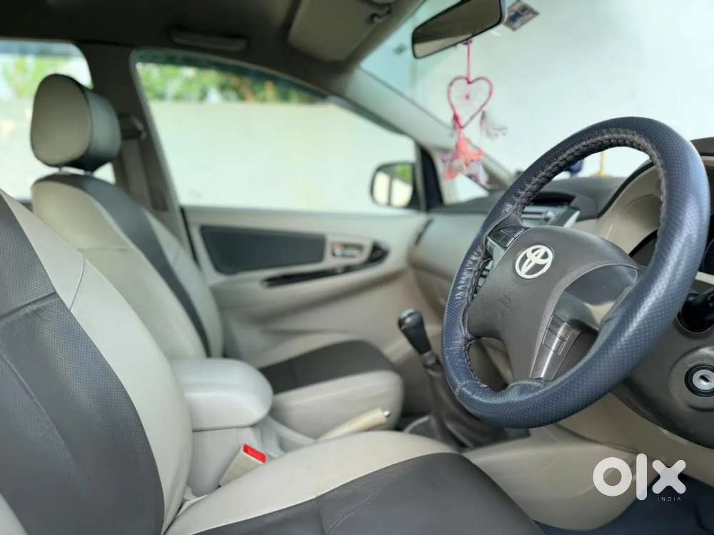 Toyota Innova 2.5 Zx Diesel 7 Seater Bsiii, 2013, Diesel