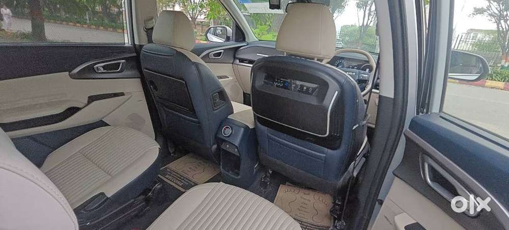 Kia Carens Clavis, 2025, Petrol