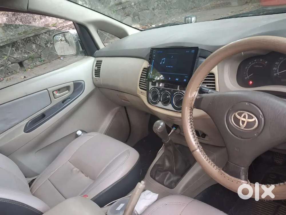 Toyota Innova 2.5 E 2011