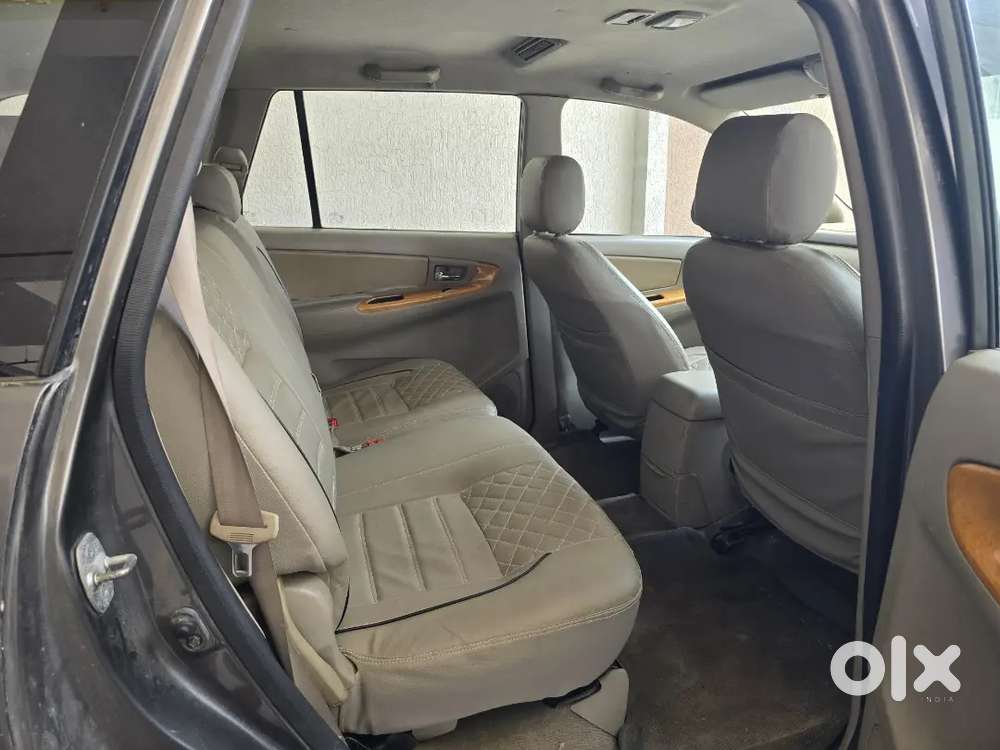 Toyota Innova 2010 Cng & Hybrids 140000 Km Driven