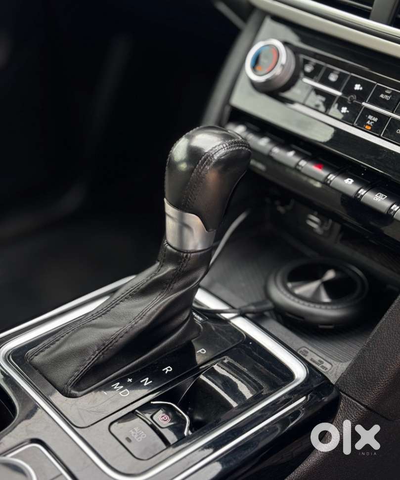Mahindra Xuv700 2.2 Ax 7 Diesel At Luxury Pack Str, 2022, Diesel