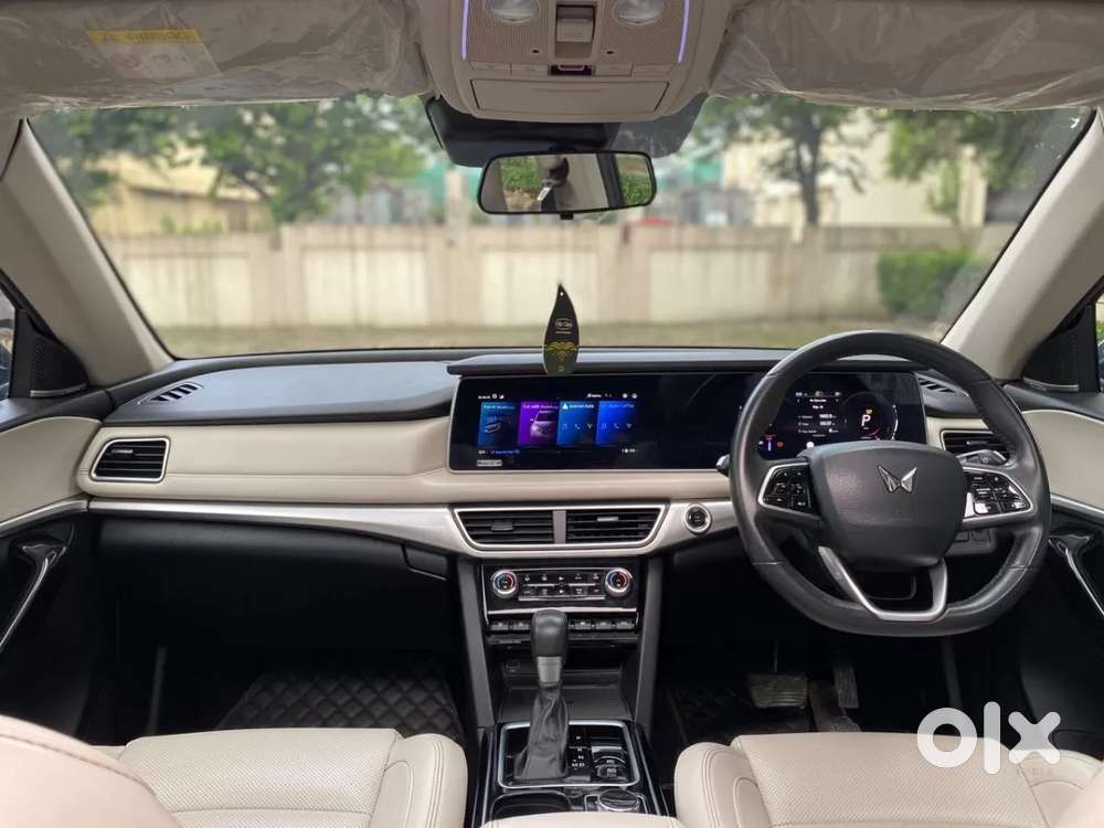 Mahindra Xuv700 2.2 Ax 7 Diesel At Luxury Pack Str Awd, 2023, Diesel