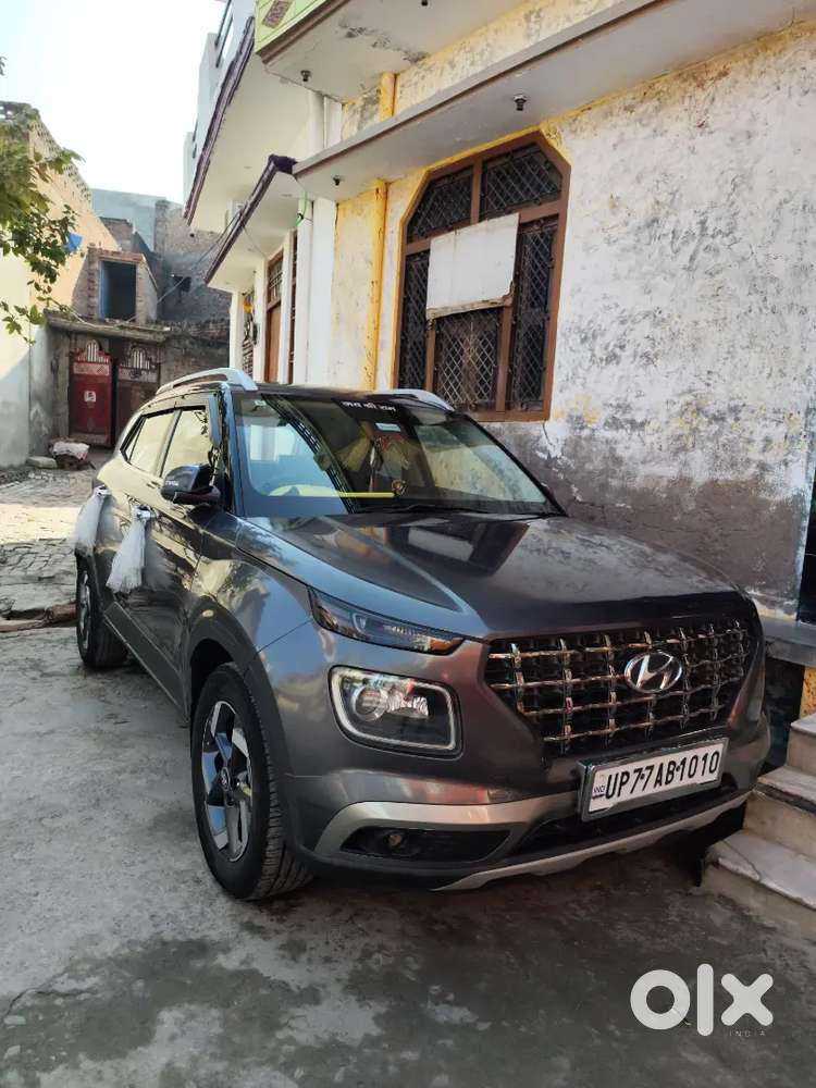 Hyundai Venue 2019 Diesel 105000 Km Driven Well Maintained.