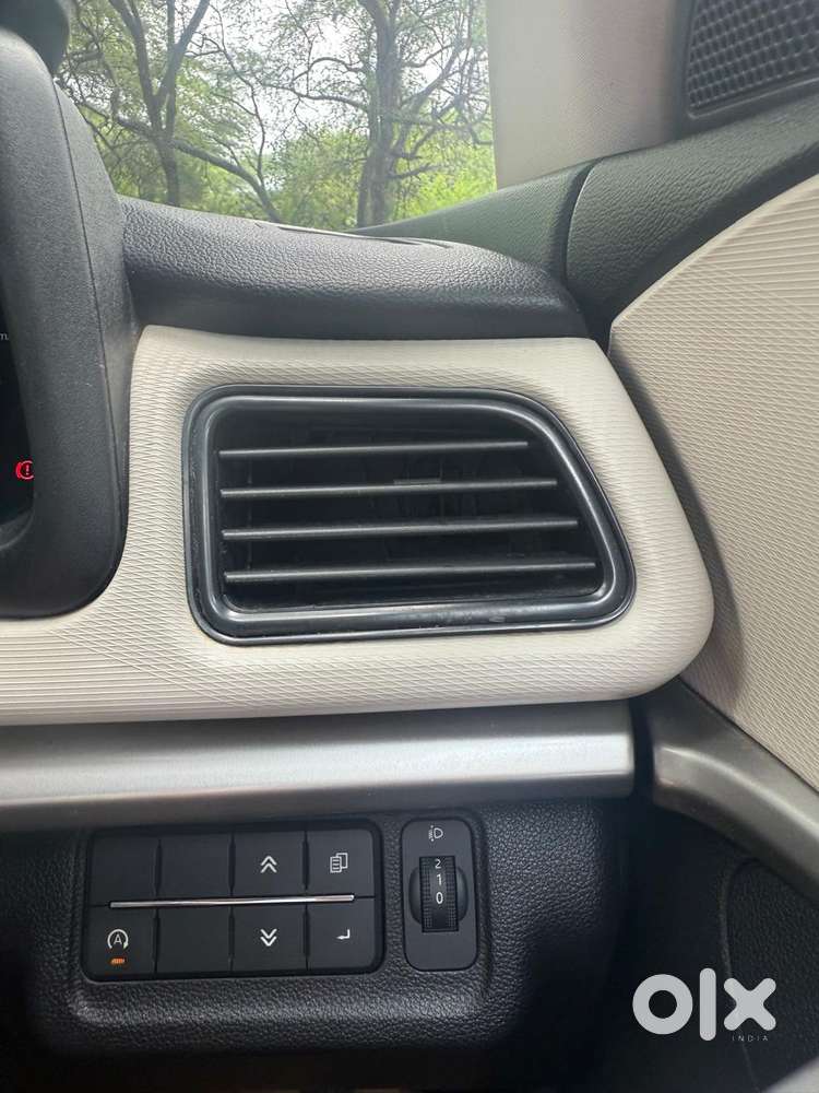 Mahindra Xuv700 2.0 Ax 3 Petrol Mt 5 Str, 2022, Petrol