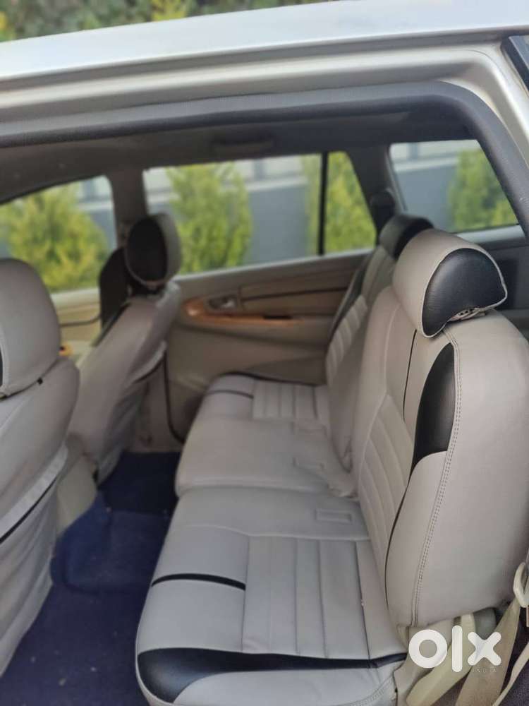 Innova 2.5v 2009 Model 8seater Well Maintain