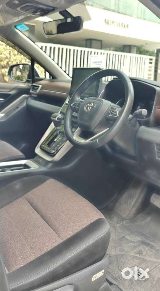 Toyota Innova Hycross 2.0 Vx (o) Hybrid 7 Str, 2025, Petrol