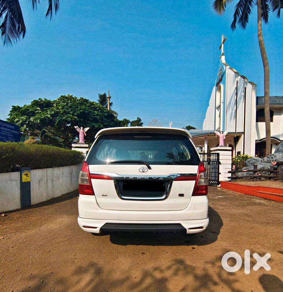 Toyota Innova 2.5 G (diesel) 8 Seater Bs Iv, 2015, Diesel