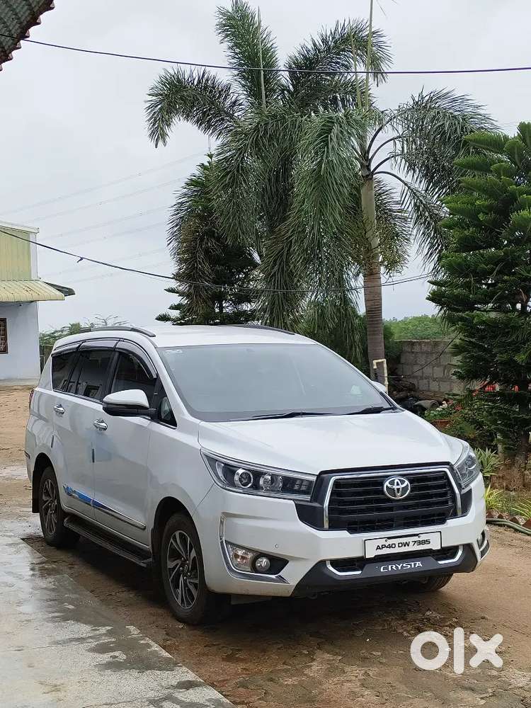 Toyota Innova Crysta 2.4v 2024