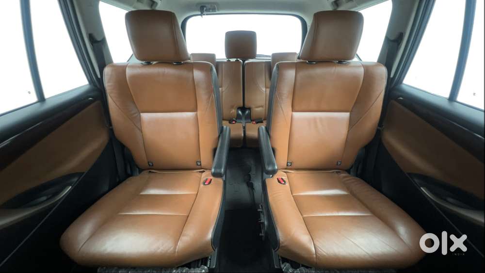 Toyota Innova Crysta 2.8 Zx At 7 Seater, 2016, Diesel