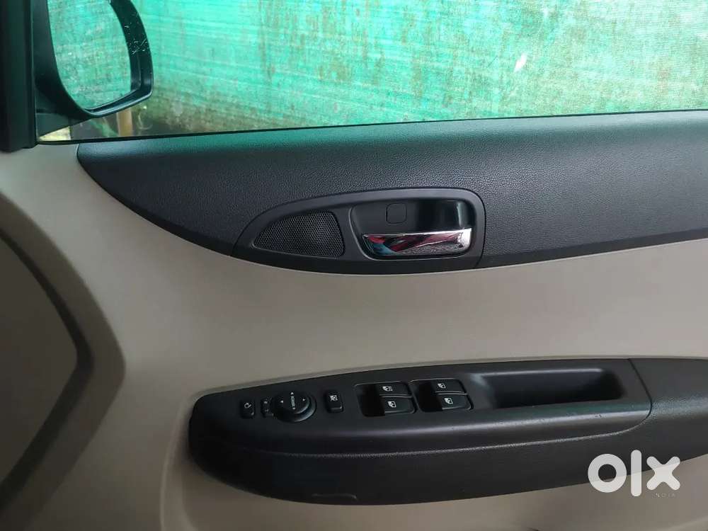 Hyundai I20 Asta 0 With Sunroof 2009