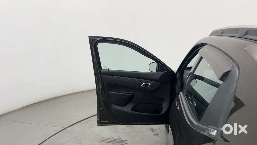 Renault Kwid 2019-ongoing 1.0 Rxt Amt (o), 2018, Petrol