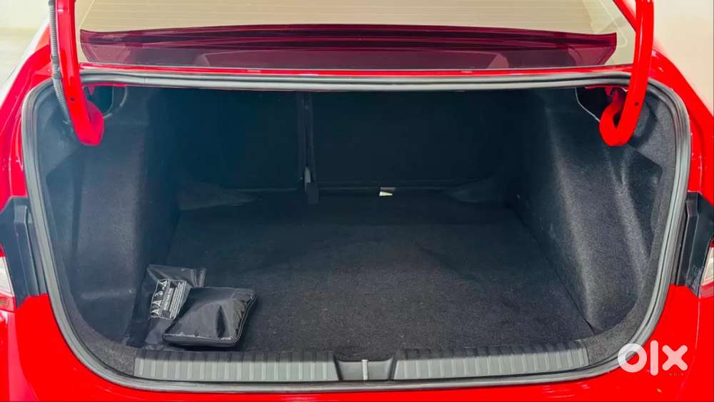 Skoda Slavia Style 1.0l Tsi At, 2023, Petrol