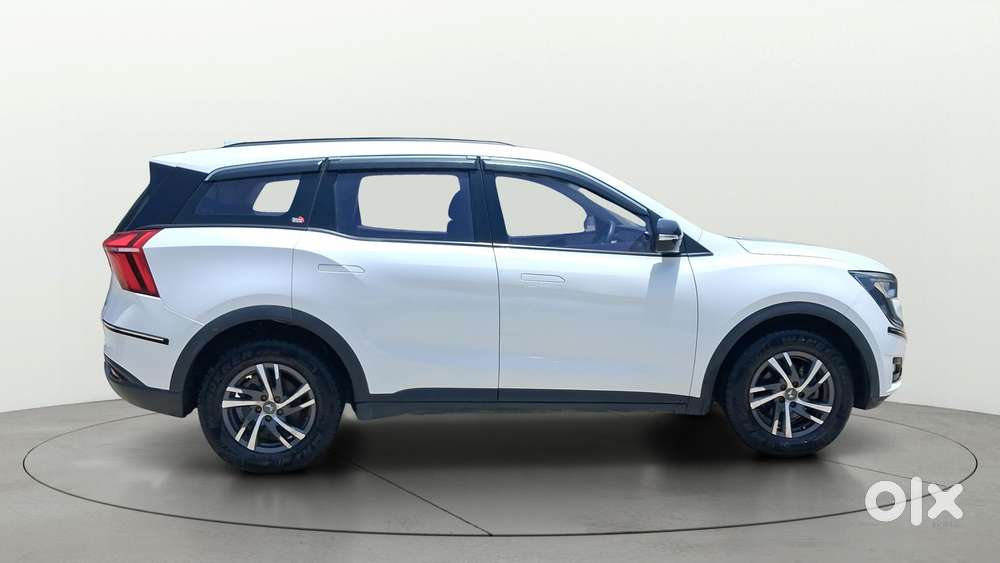 Mahindra Xuv700 2.0 Ax 5 Petrol Mt Str, 2022, Petrol