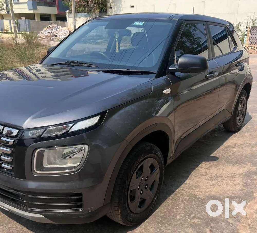 Hyundai Venue 2023 Petrol Well Maintained