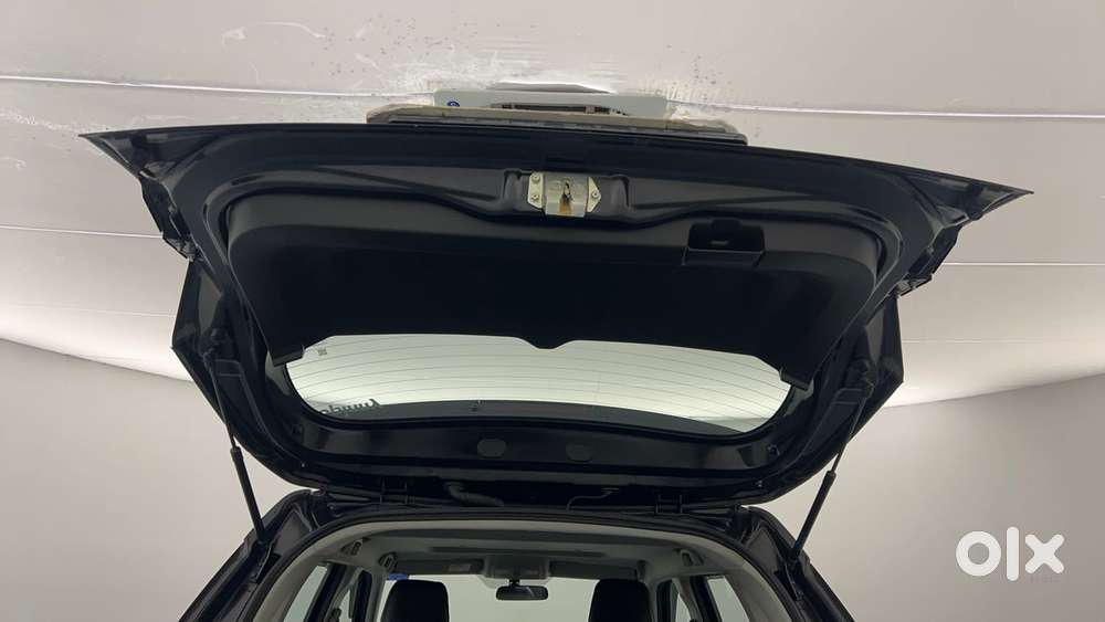 Maruti Suzuki Vitara Brezza 1.5 Zxi At, 2023, Petrol