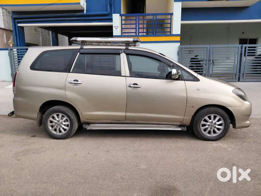 Toyota Innova. 82485.   48359