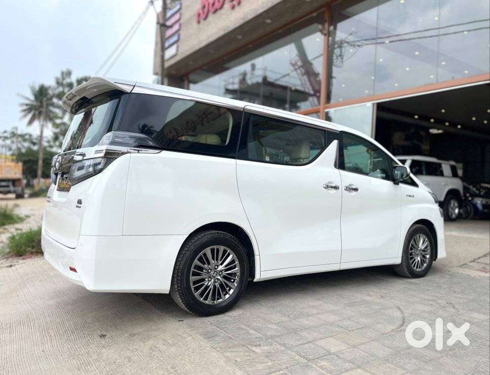 Toyota Vellfire 2.5 Executive Lounge, 2022, Petrol